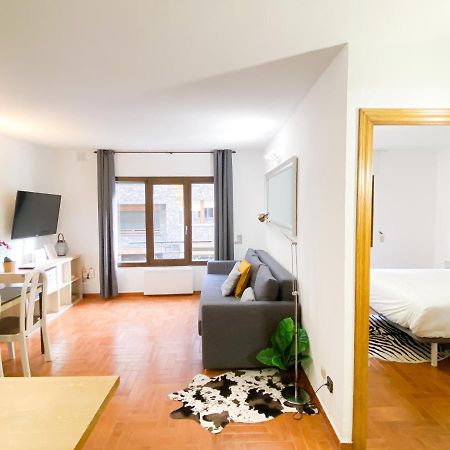 Wooden- Apt Encamp centro, Wifi + Parking Gratis Apartment Exterior foto