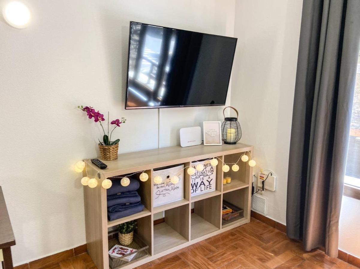 Wooden- Apt Encamp centro, Wifi + Parking Gratis Apartment Exterior foto