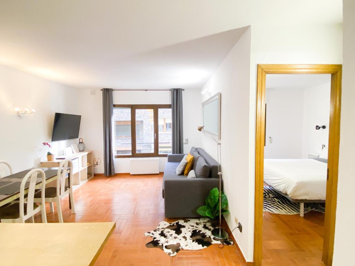 Wooden- Apt Encamp centro, Wifi + Parking Gratis Apartment Exterior foto