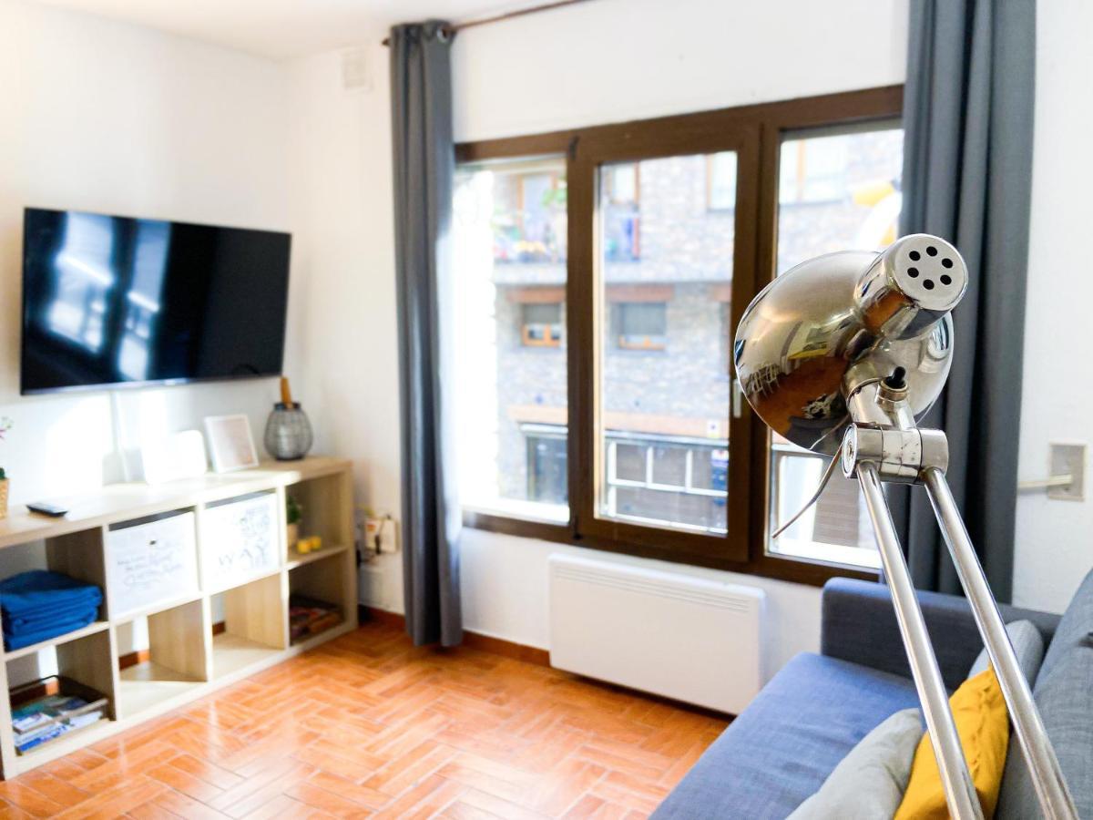Wooden- Apt Encamp centro, Wifi + Parking Gratis Apartment Exterior foto
