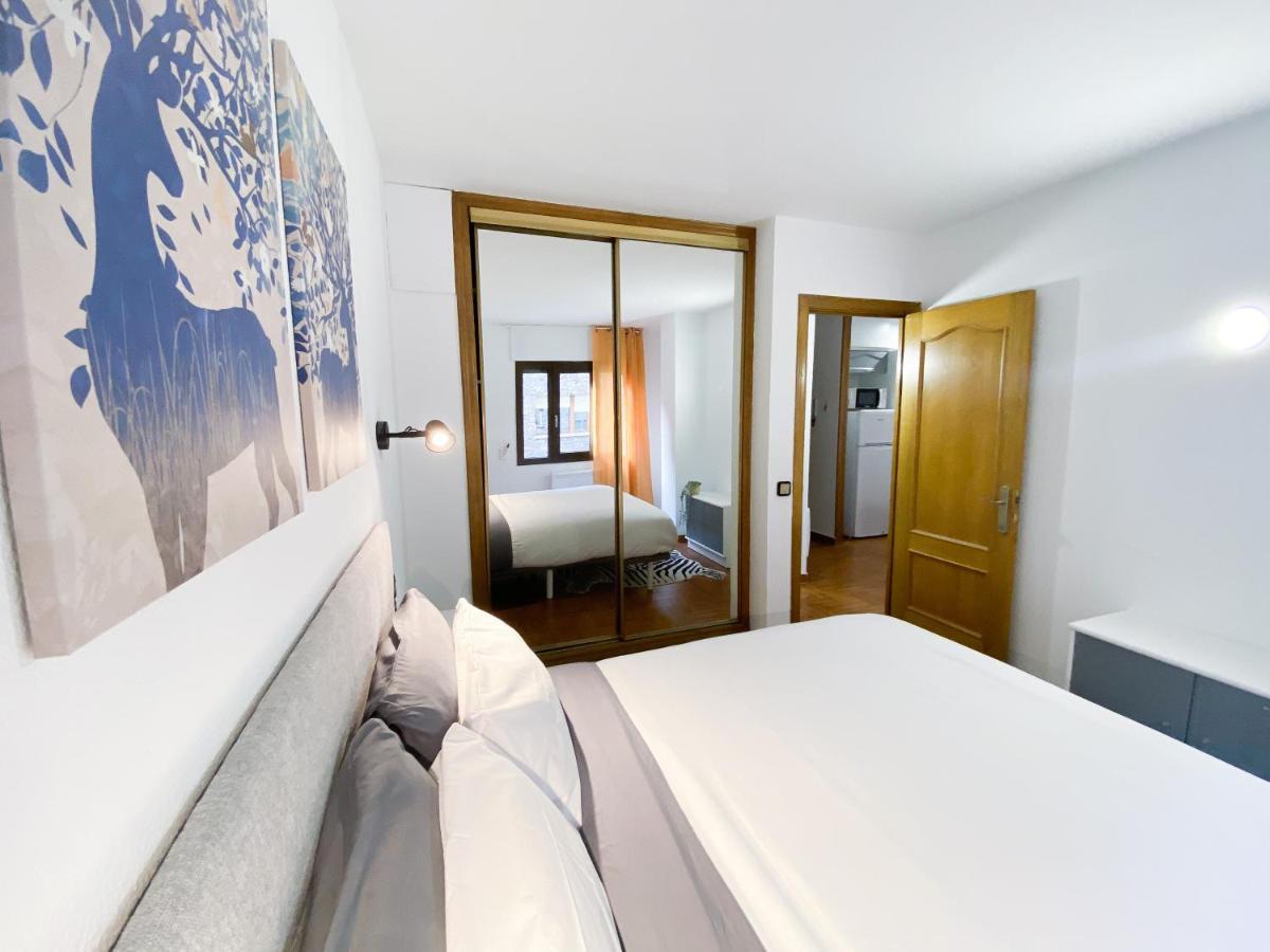 Wooden- Apt Encamp centro, Wifi + Parking Gratis Apartment Exterior foto