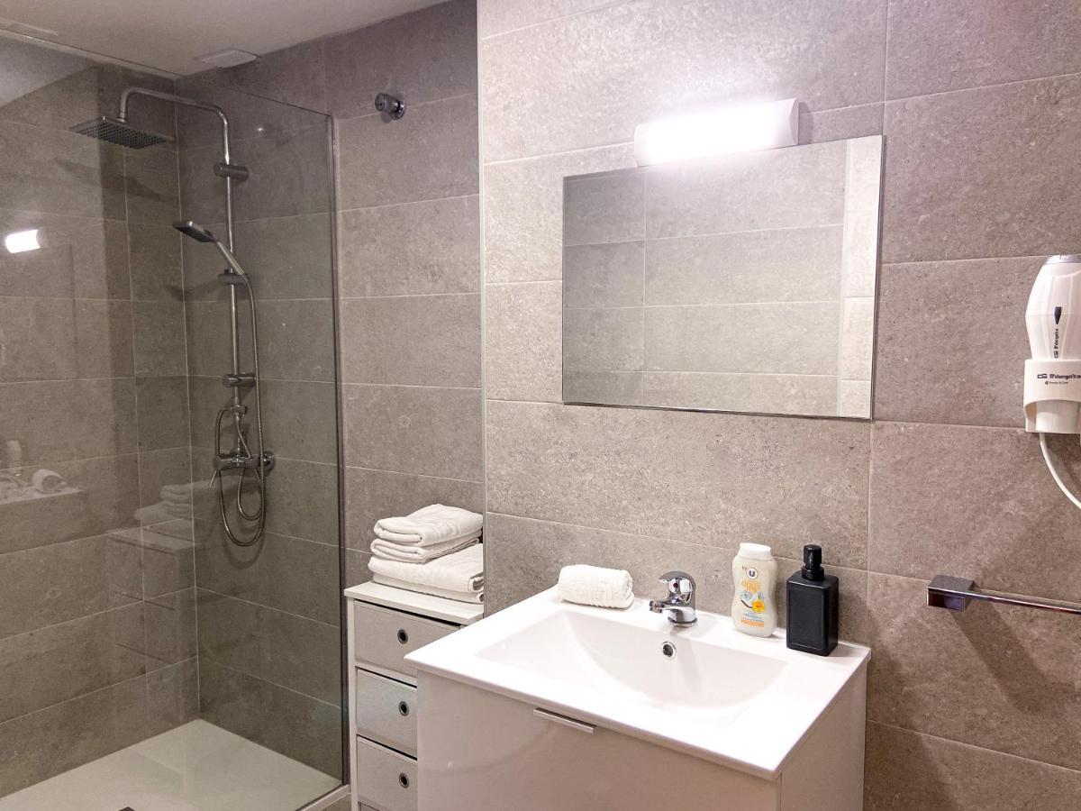 Wooden- Apt Encamp centro, Wifi + Parking Gratis Apartment Exterior foto